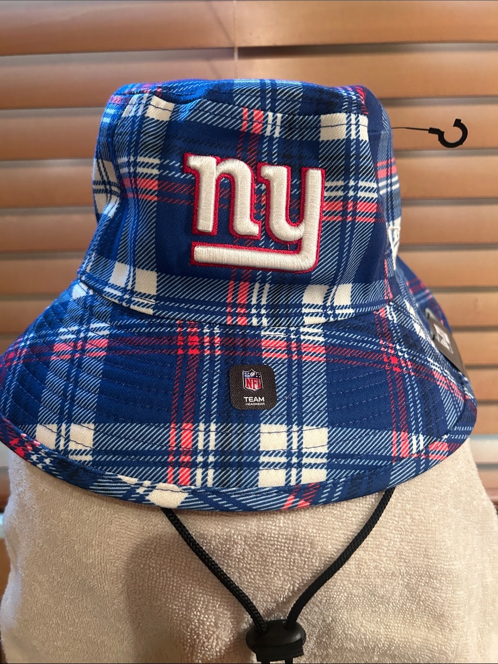 New Era New York Giants Plaid Bucket Hat in Blue, White & Red